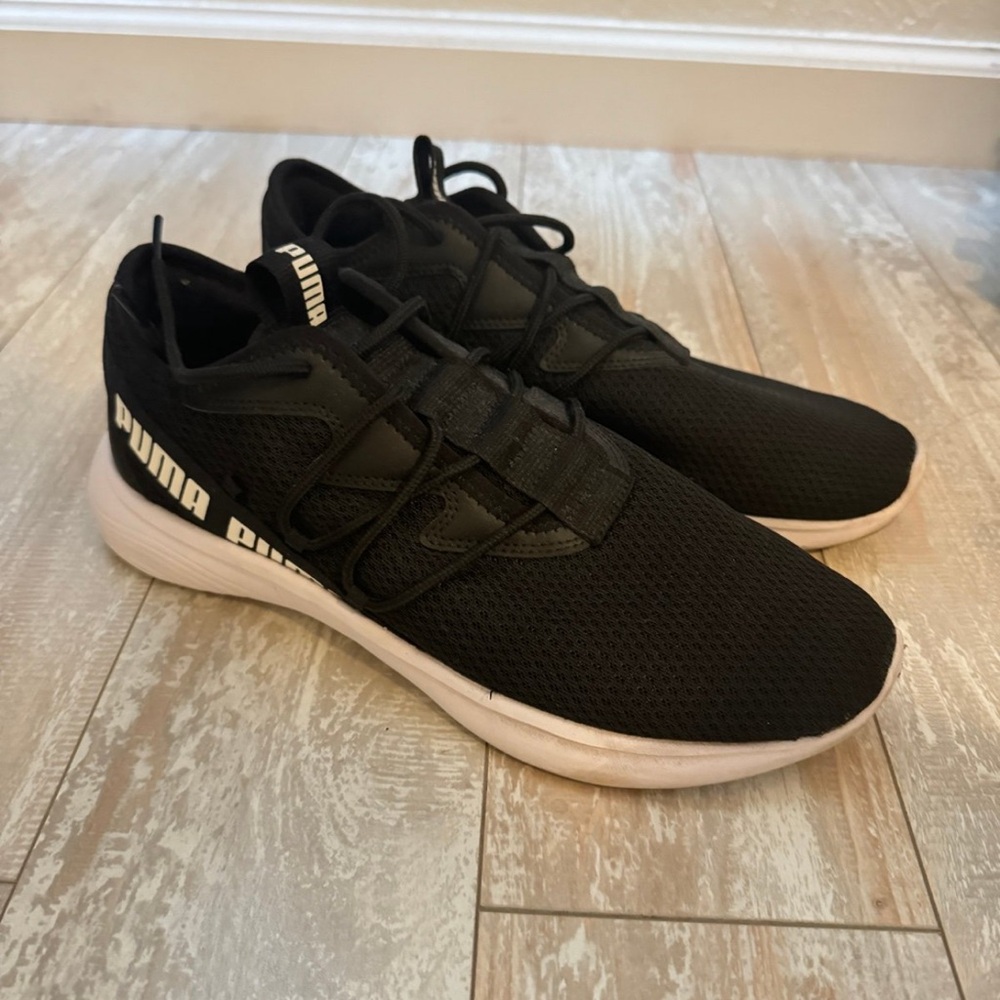 PUMA Black and White Athletic Sneakers (womens. 10)